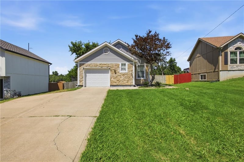 2704 S 46th St, Kansas City, KS 66106