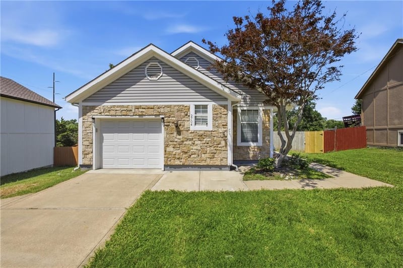 2704 S 46th St, Kansas City, KS 66106