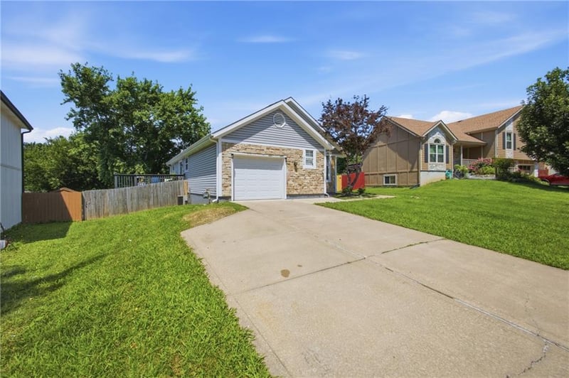 2704 S 46th St, Kansas City, KS 66106