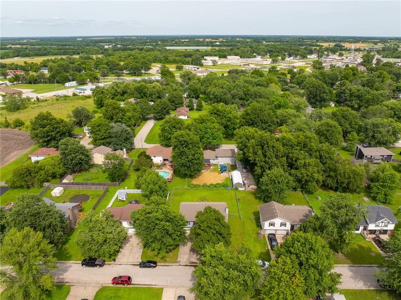 87 Oak St, Garden City, MO 64747