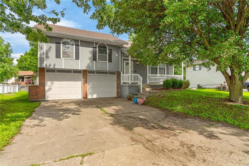 87 Oak St, Garden City, MO 64747