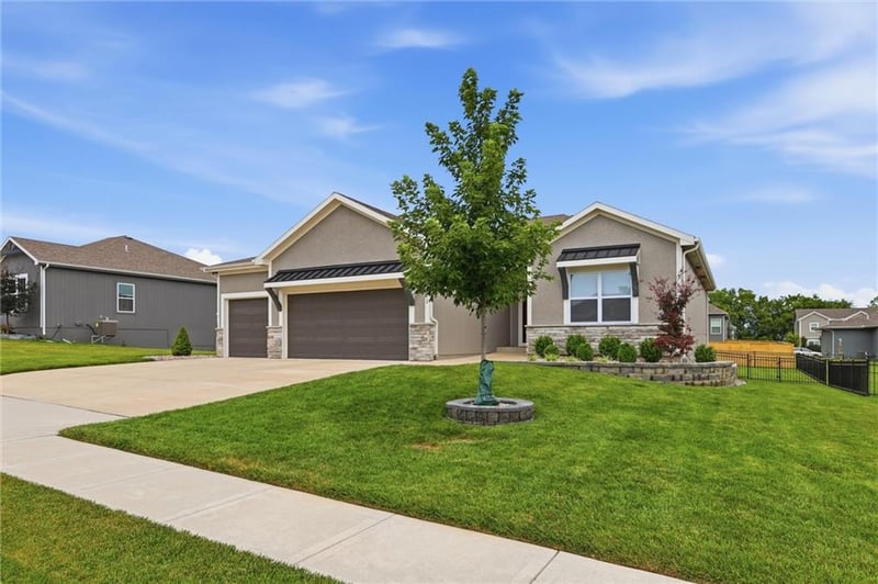 1812 Winchester Dr, Pleasant Hill, MO 64080
