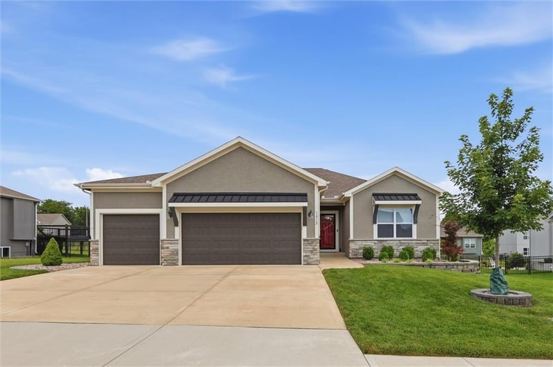 1812 Winchester Dr, Pleasant Hill, MO 64080
