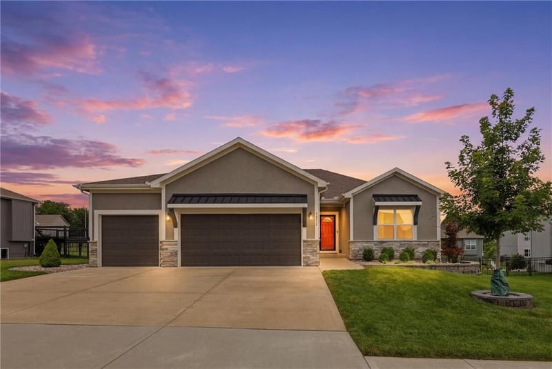 1812 Winchester Dr, Pleasant Hill, MO 64080