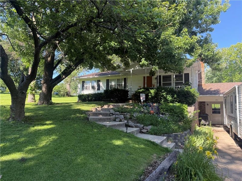 701 17th St, Bethany, MO 64424