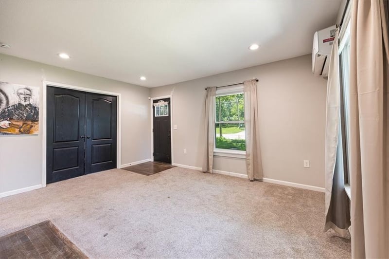 807 4th St, Osawatomie, KS 66064