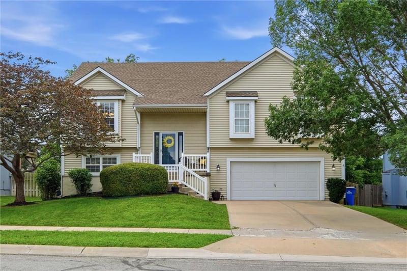 800 Meadowbrook St, Gardner, KS 66030