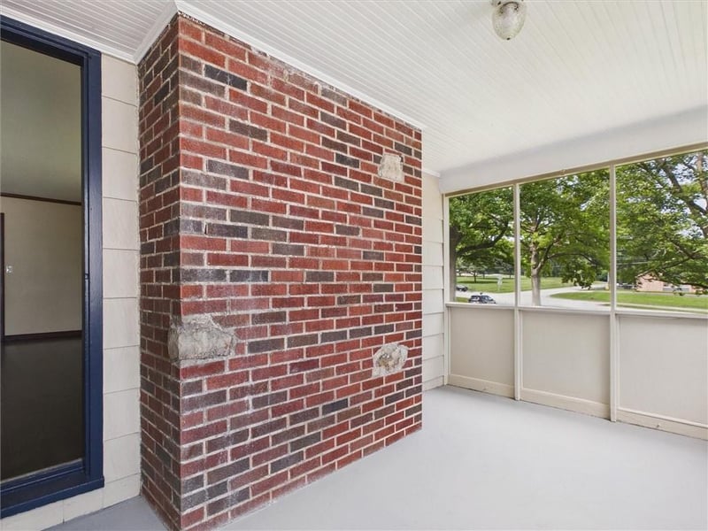 909 NE Vivion Rd, Kansas City, MO 64118