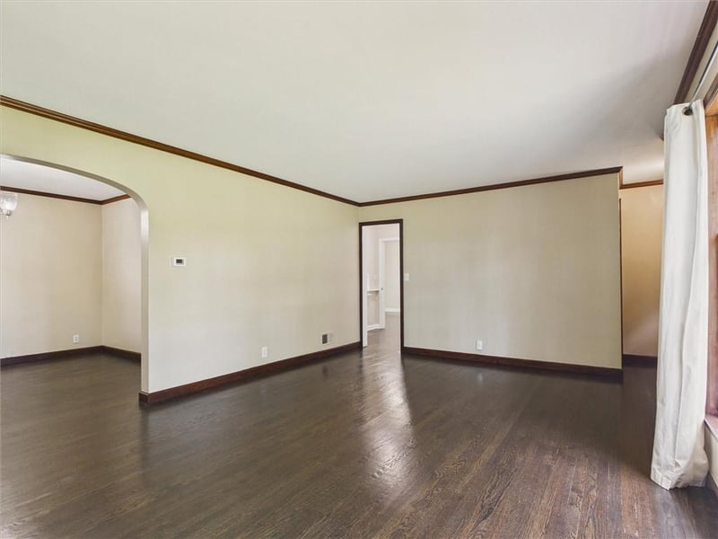 909 NE Vivion Rd, Kansas City, MO 64118