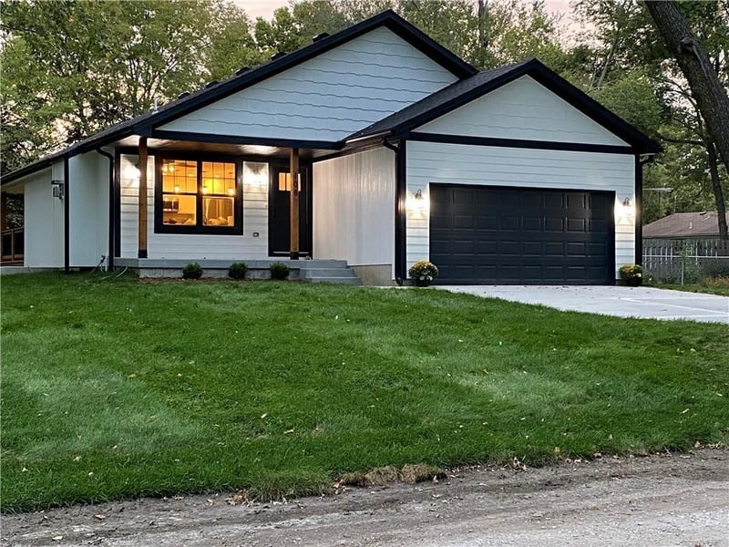 106 4th St, Cleveland, MO 64734