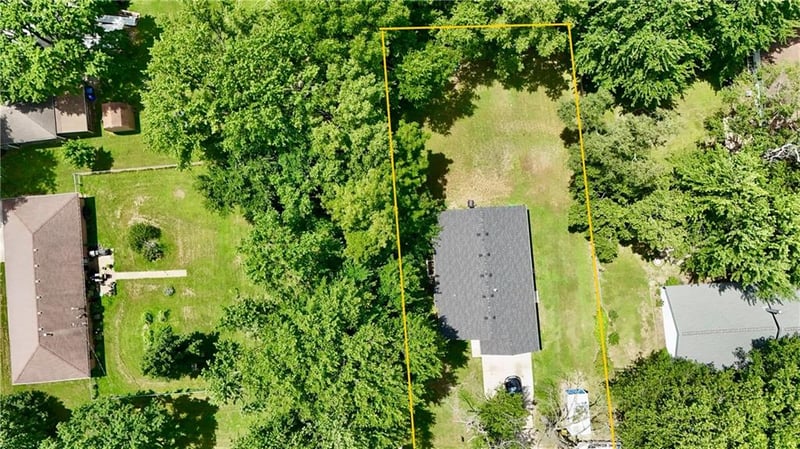 106 4th St, Cleveland, MO 64734