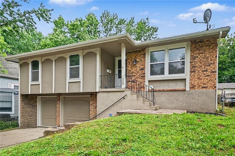 1322 Hocker Ave, Independence, MO 64055