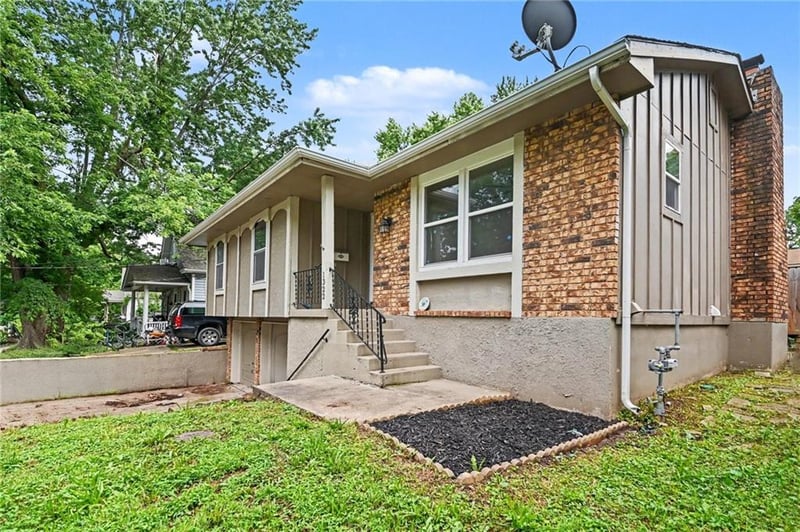 1322 Hocker Ave, Independence, MO 64055