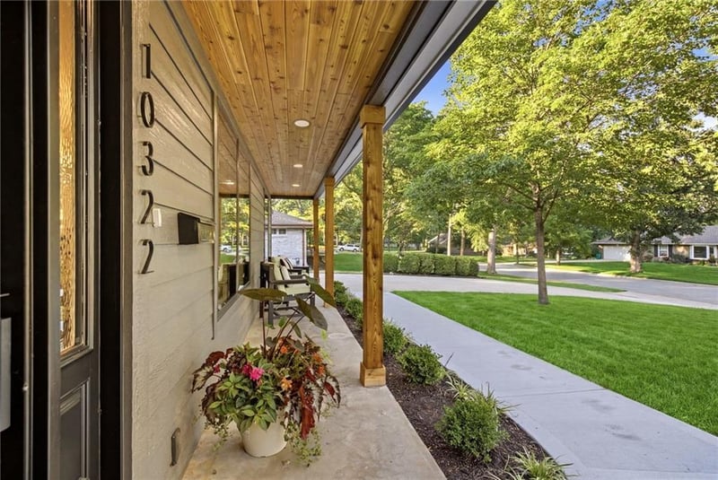 10322 Sagamore Ln, Leawood, KS 66206