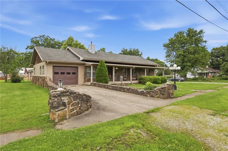 321 Chestnut St, Rich Hill, MO 64779