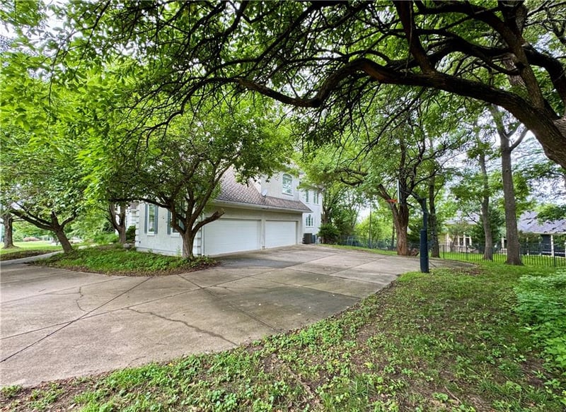 26450 106th Ter, Olathe, KS 66061
