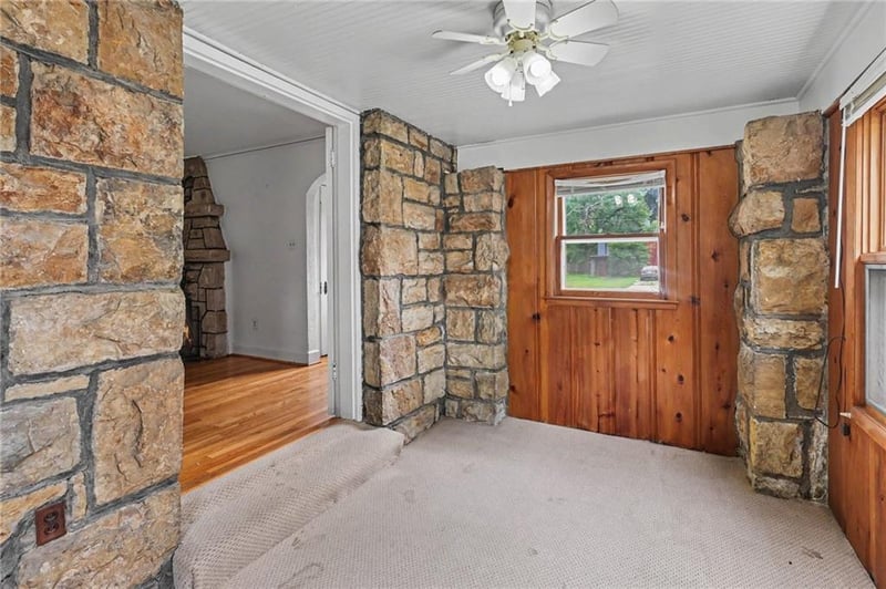 8115 Shawnee Dr, Overland Park, KS 66212