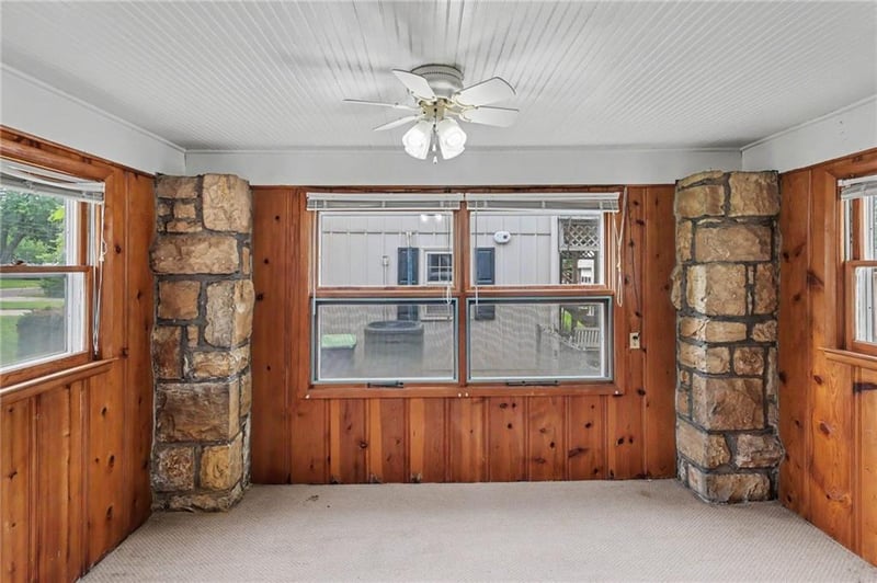 8115 Shawnee Dr, Overland Park, KS 66212