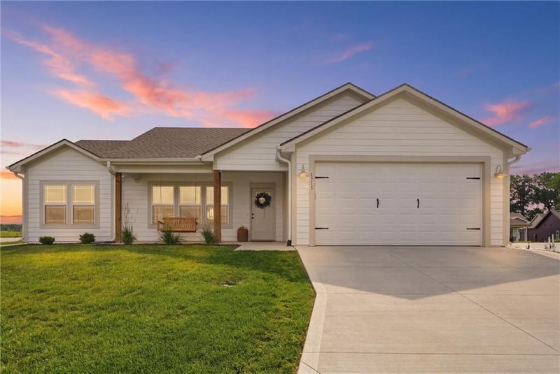 1315 Redwood Ct, Oak Grove, MO 64075