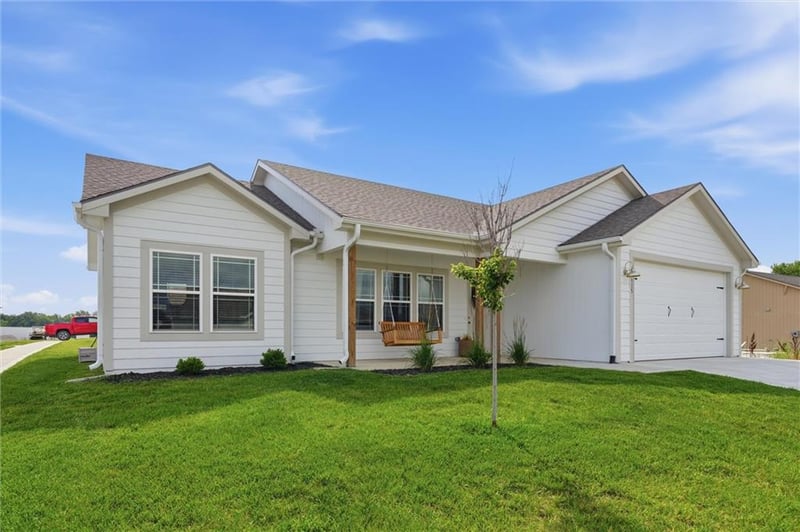 1315 Redwood Ct, Oak Grove, MO 64075
