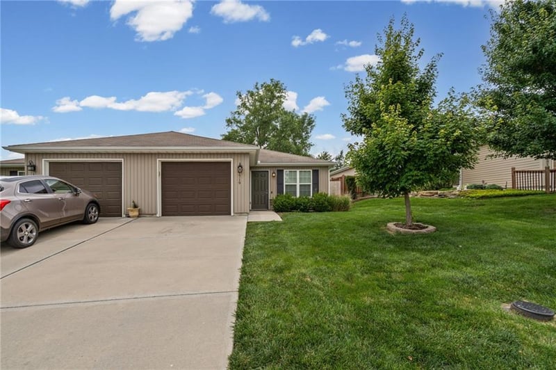 1719 Jo Ann Dr, Raymore, MO 64083