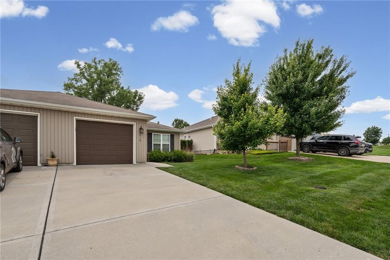 1719 Jo Ann Dr, Raymore, MO 64083