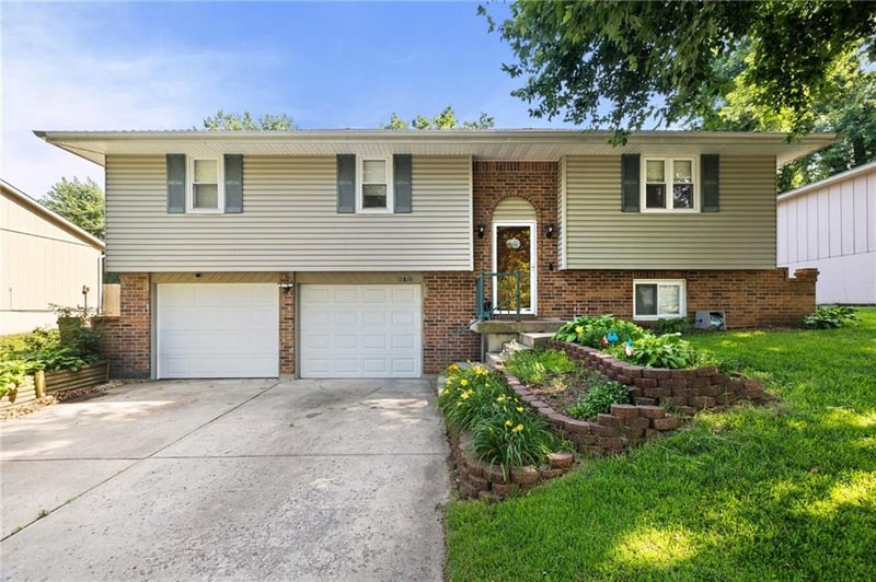 17819 Greentree Ave, Independence, MO 64057