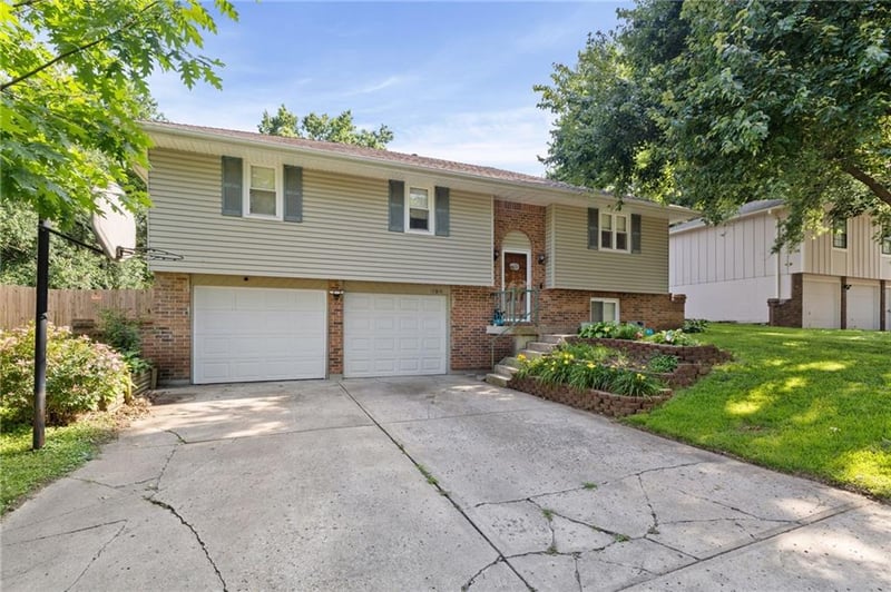 17819 Greentree Ave, Independence, MO 64057