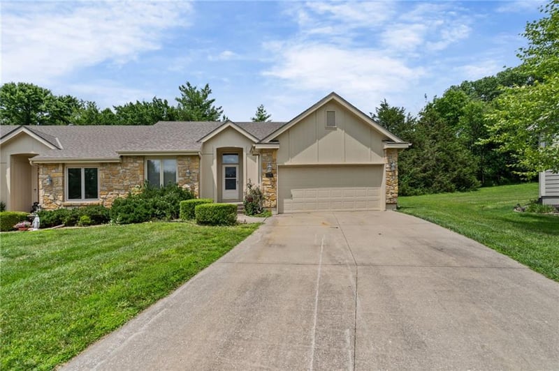 510 Ashurst Pl, Lee's Summit, MO 64081