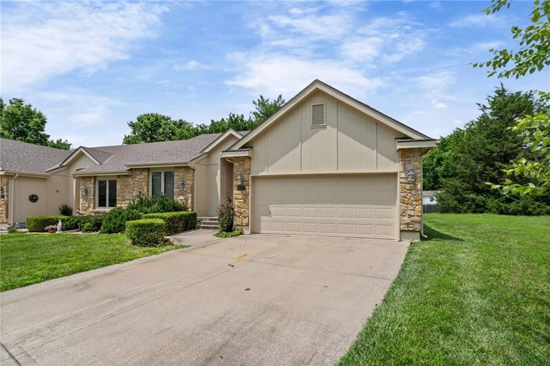 510 Ashurst Pl, Lee's Summit, MO 64081