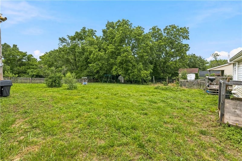 104 4th St, Freeman, MO 64746