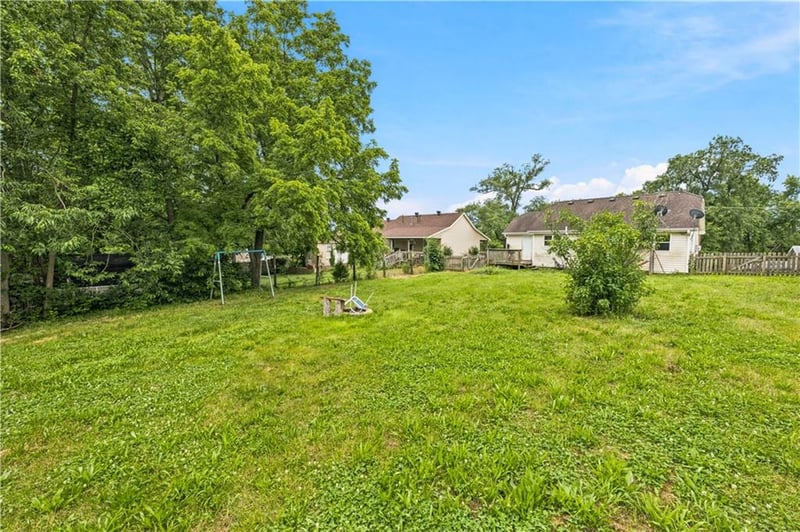 104 4th St, Freeman, MO 64746