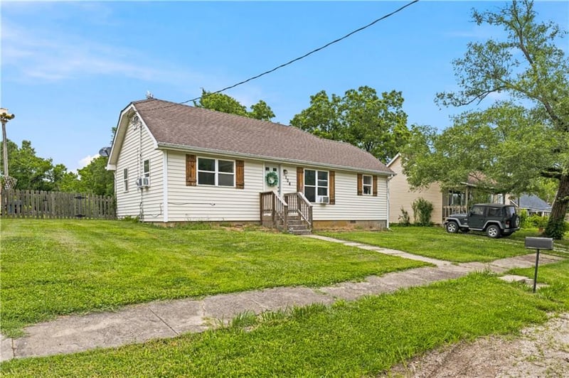 104 4th St, Freeman, MO 64746