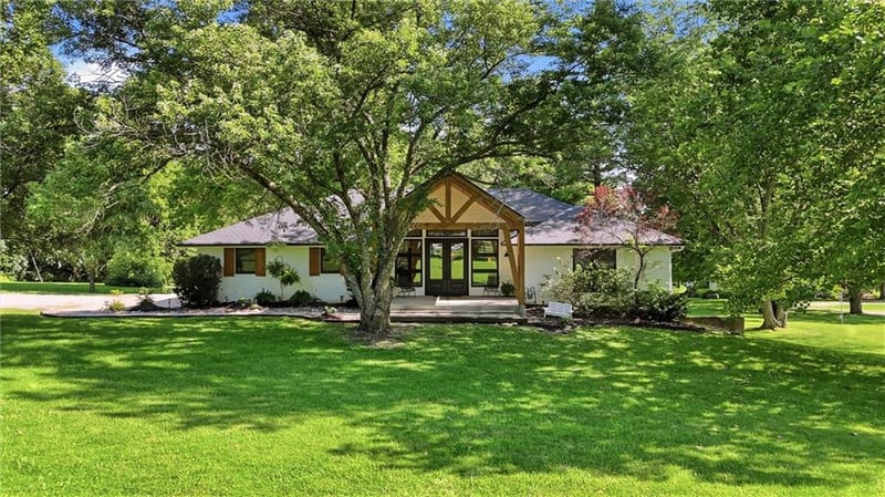 13901 Leavenworth Rd, Basehor, KS 66007