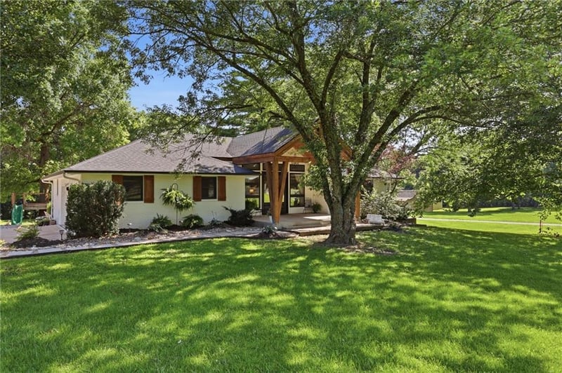 13901 Leavenworth Rd, Basehor, KS 66007