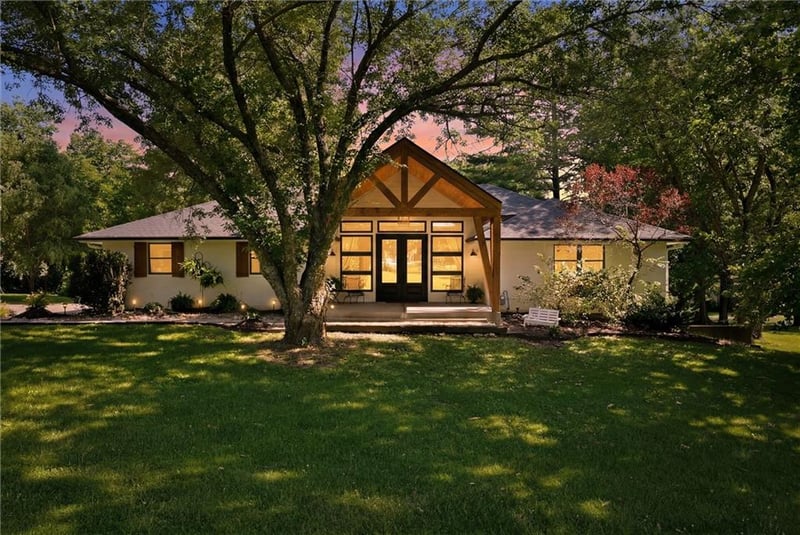 13901 Leavenworth Rd, Basehor, KS 66007
