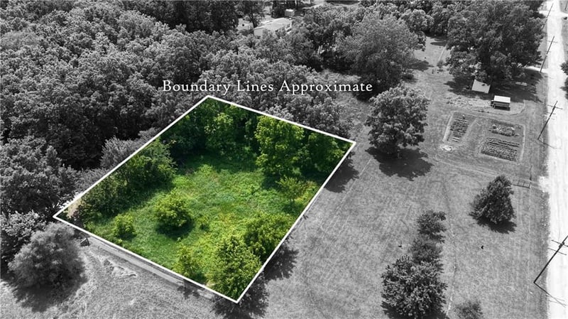 617 E Arthur St, Hamilton, MO 64644