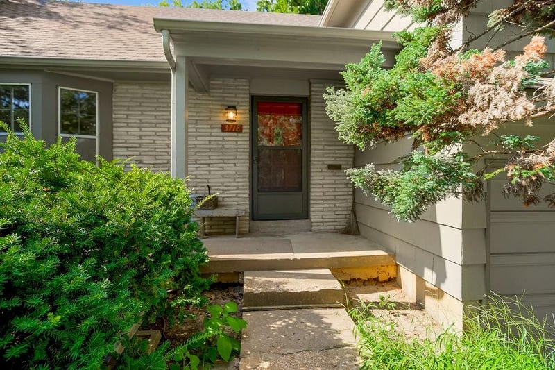 3718 52nd Ter, Roeland Park, KS 66205