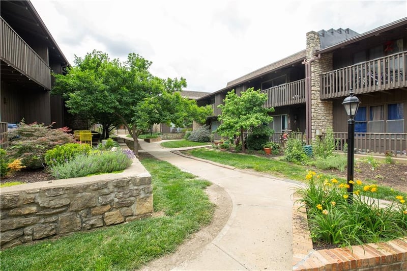 425 104th St #D, Kansas City, MO 64114