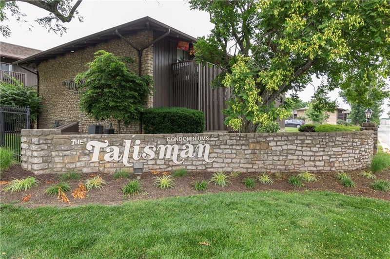 425 104th St #D, Kansas City, MO 64114