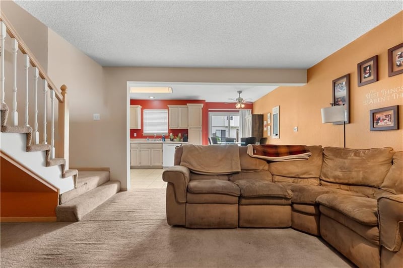 1325 Norwood Dr, Lee's Summit, MO 64081