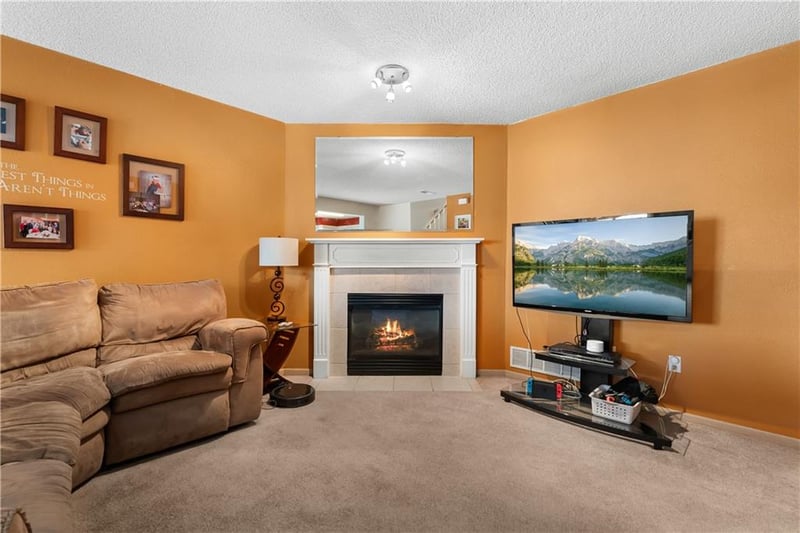 1325 Norwood Dr, Lee's Summit, MO 64081