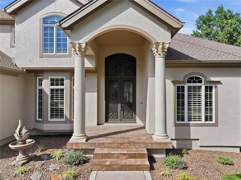 469 Riven Rock Pl, Lee's Summit, MO 64081
