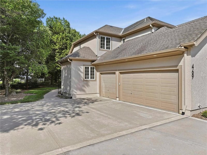 469 Riven Rock Pl, Lee's Summit, MO 64081