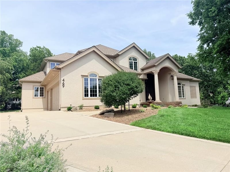 469 Riven Rock Pl, Lee's Summit, MO 64081