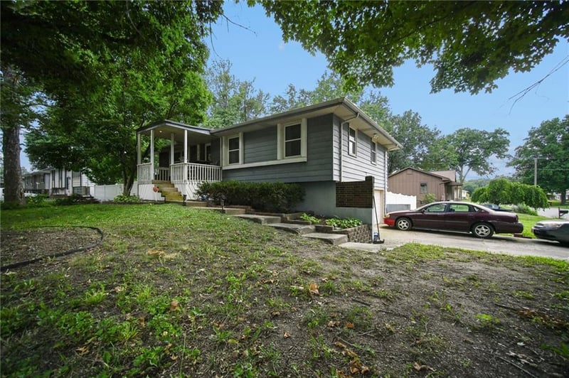 120 Baker St, Buckner, MO 64016