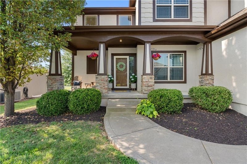 508 Lake Side Dr, Lee's Summit, MO 64064