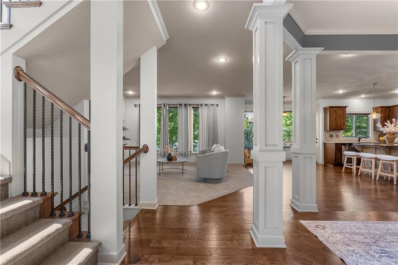 508 Lake Side Dr, Lee's Summit, MO 64064