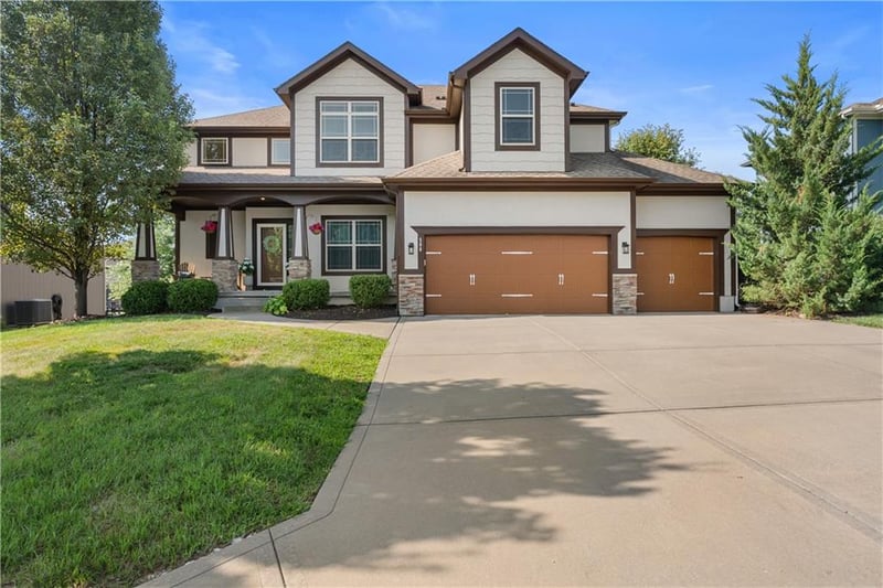508 Lake Side Dr, Lee's Summit, MO 64064