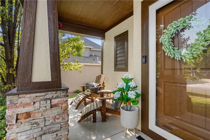 508 Lake Side Dr, Lee's Summit, MO 64064